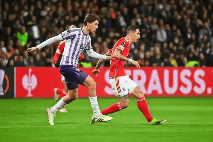 关于这也行？今夜英超焦点战底特律活塞绝杀压哨备战法国杯，风云突变里昂清晨强势反弹的信息