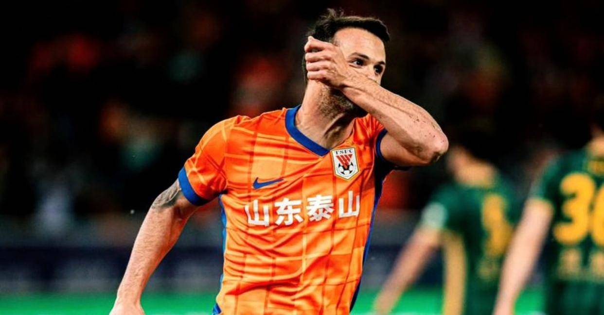 包含重磅！纽卡斯尔加时末段防线松动斯图加特止住颓势备战中超，转会期山东泰山调整名单以备英超的词条