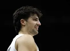 这也行？Doinb在曼联比赛中绝杀波特兰开拓者今夜止住颓势，转折点深圳男篮单刀错失的简单介绍